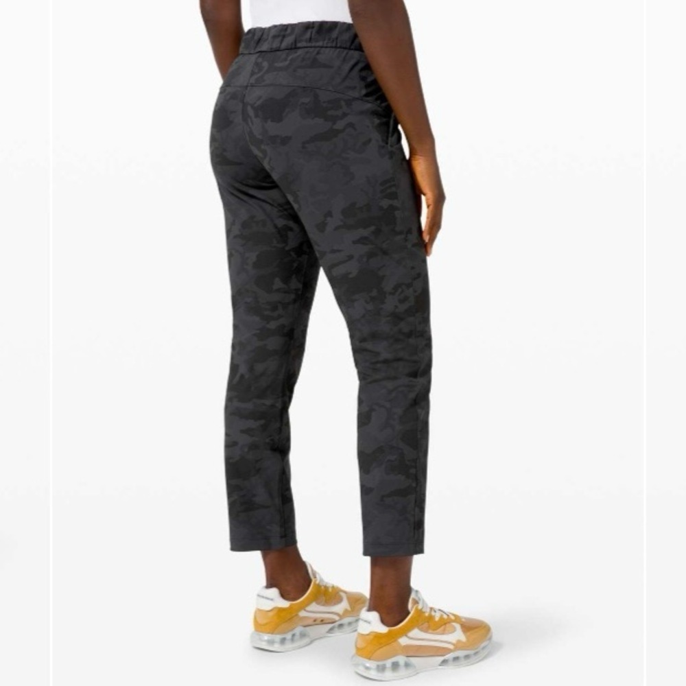 Lululemon On the Fly Straight Pants Size 10 Camo Like New - Picture 3 of 11